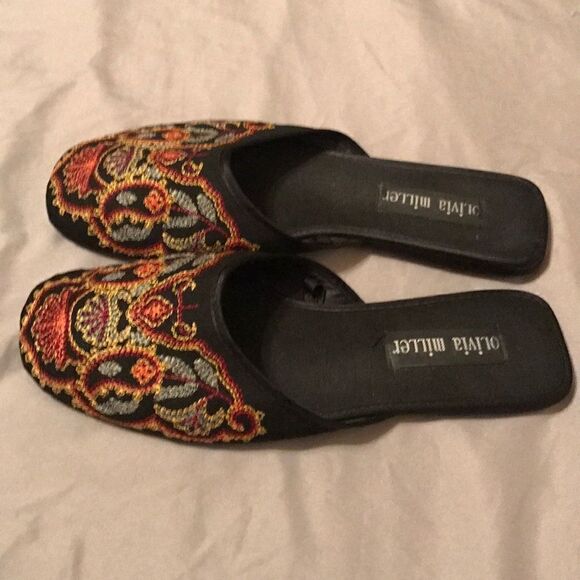 Olivia Miller Embroidered Slides - Size 7/8 - Picture 1 of 5